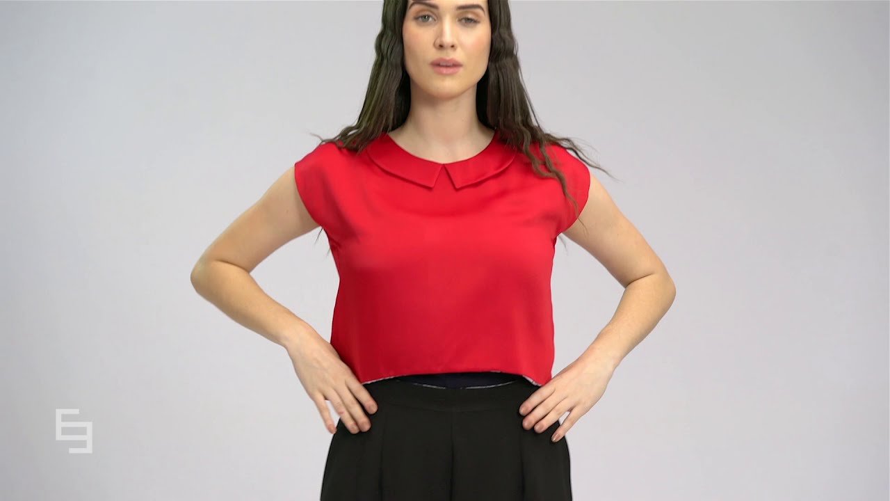 TweeInOne presents you a top that can be worn in various styles.