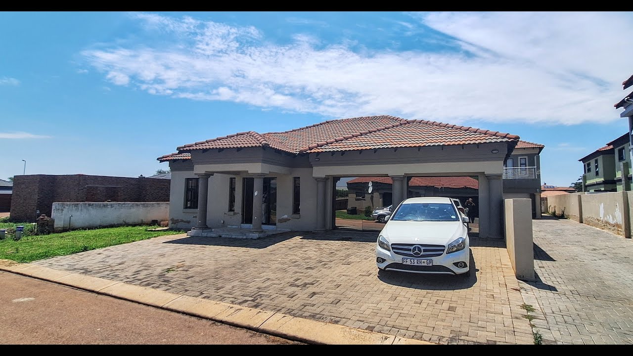 A beautiful and modern 3-bedroom house in a security complex in The Orchards