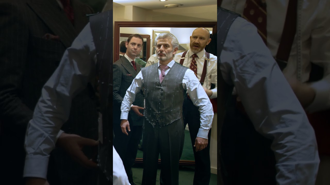 Подгонка жилета в Henry Poole & Co. 