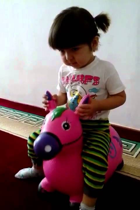 Зилола на пони.