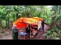 Camping diguyur hujan deras saat menginap di hutan Sumatra bersama istri