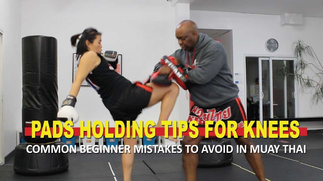 Holding pads tips for Muay Thai - knee strikes