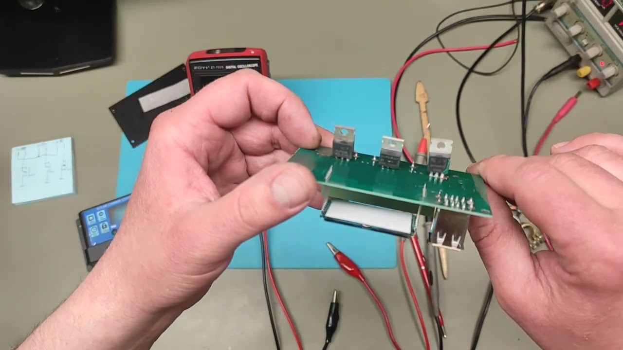 Solarny regulator ładowania PWM, jak jest zbudowany, czy warto naprawiać?