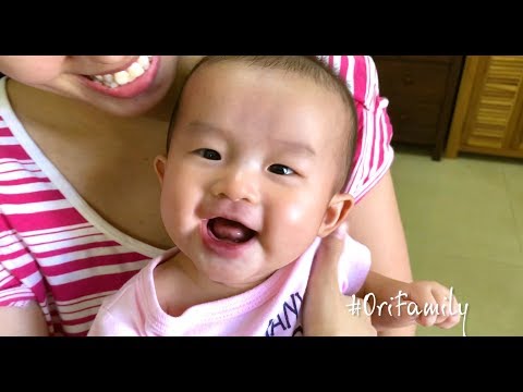 Video Em bé cười sảng khoái thành tiếng giòn tan - Ori 4... - youtube