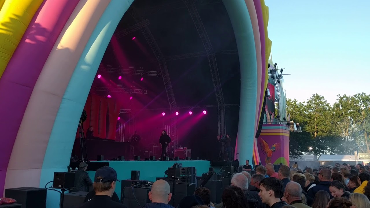 Zomerspektakel aan het meer 2019 Alphen aan den Rijn Kraantje Pappie Feesttent / Liefde in de Zomerspektakel aan het meer 2019 Alphen aan den Rijn Kraantje Pappie Feesttent / Liefde in de