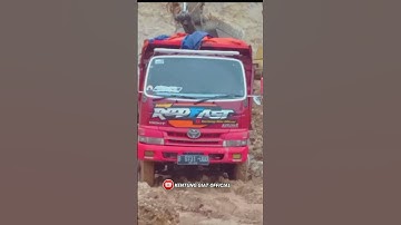 KETIKA DUMP TRUK SEDANG....... #TRUKOLENG #RENDIANDIKA #shorts
