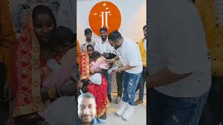 jj comunication ki taraph se bhaiya ko gift diya gya