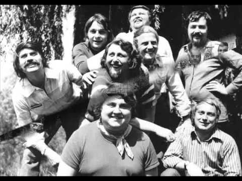 BLUEGRASS HOPPERS - Pochod městem (1972) - YouTube padlolos
