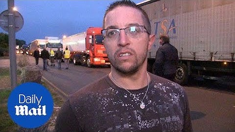 French truckers express their upset over Calais migrant camp - Daily Mail