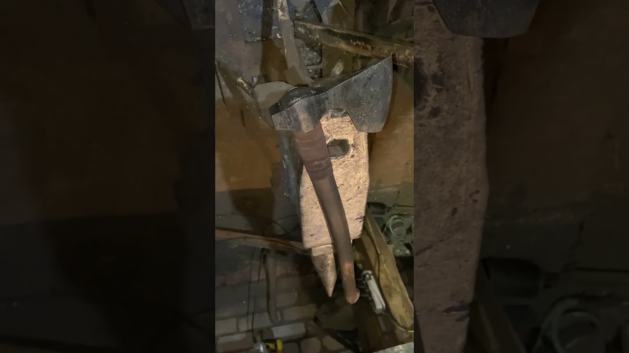 Еже один красивый топор :)