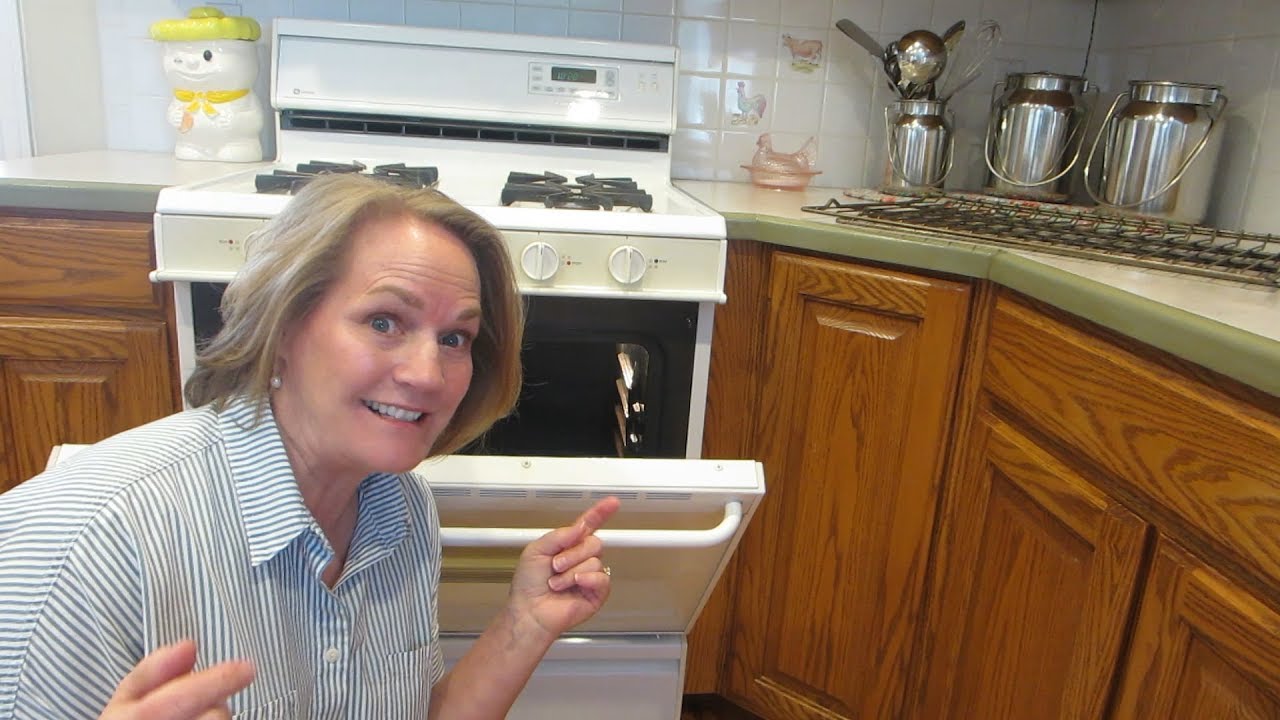 How To Clean An Oven With Vinegar and Baking Soda YouTube