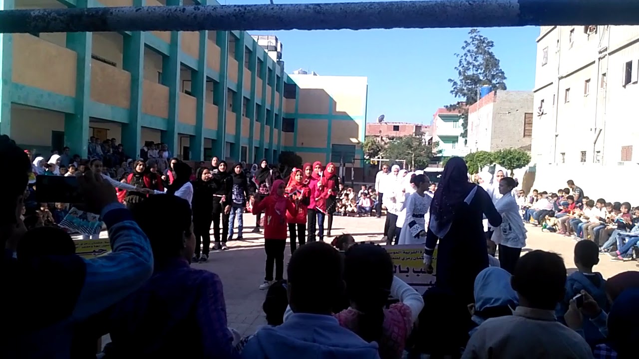 عرض ترحيب الضيوف بمدرسة عثمان رمزى