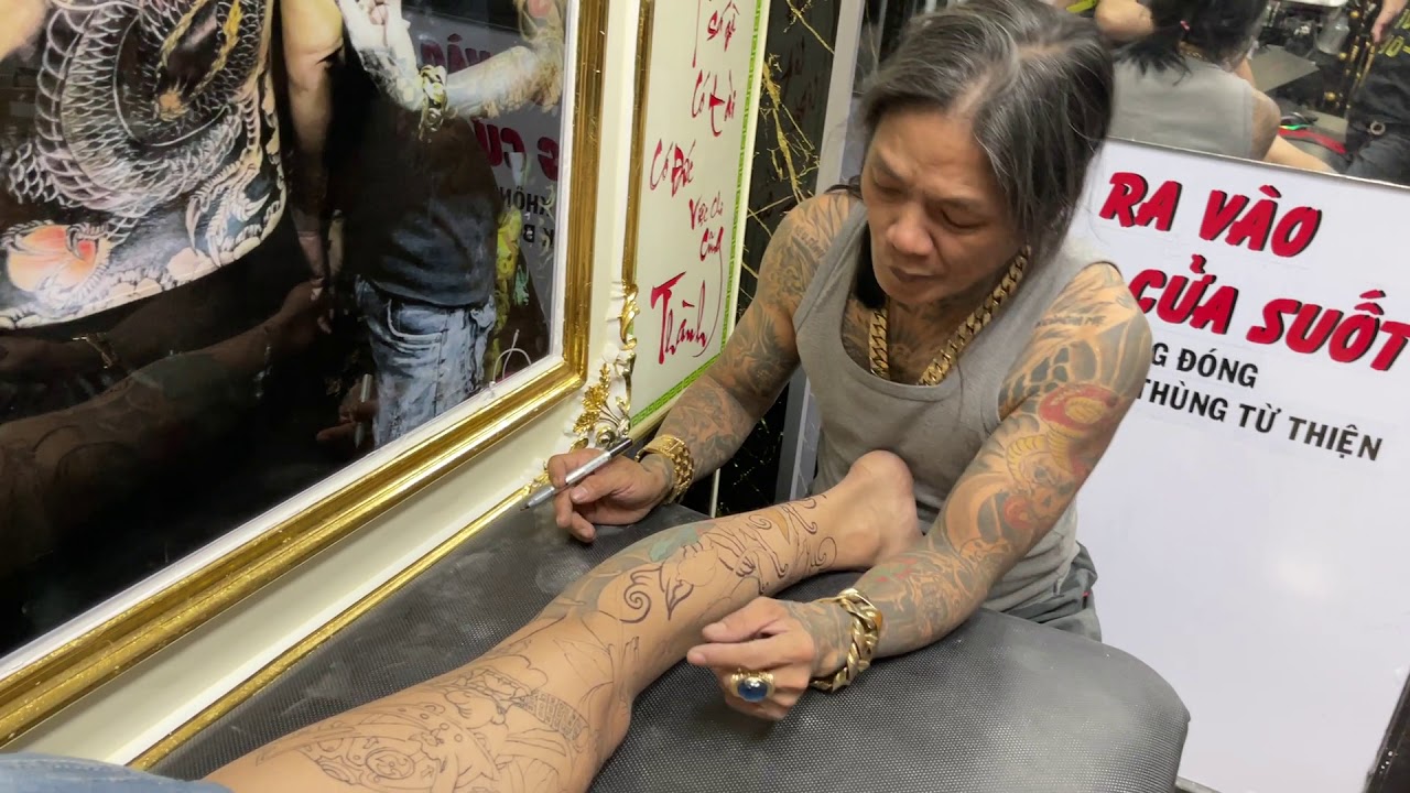 Vẽ và xăm bít chân cho anh học sinh ở Cà Mau tại Tattoo Đạt Phú Nhuận. Tel: 0906773335 | Tổng quát những thông tin liên quan hình xăm ngay chân đầy đủ nhất