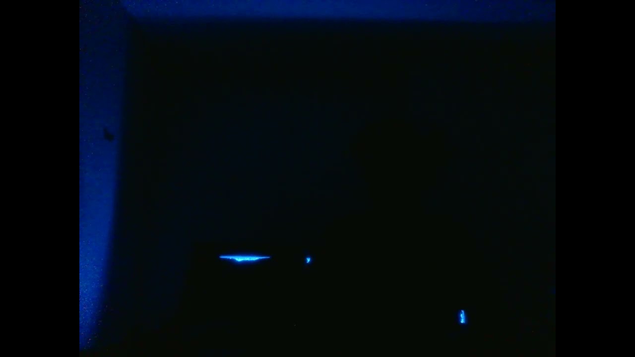 Этот парень, который тебе не подходит, готов тебя схватить и сказать, чтобы ты села куда-нибудь; ...