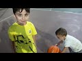 Efe ile Yusuf emir basketbol sahasına gitti.