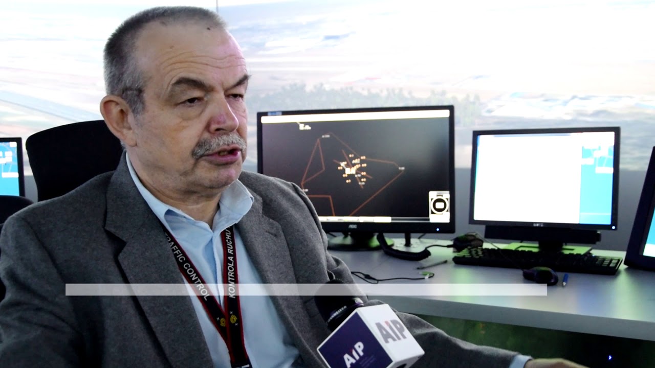 Wieża kontroli lotów na Okęciu. Podejrzeliśmy jak pracują kontrolerzy lotów