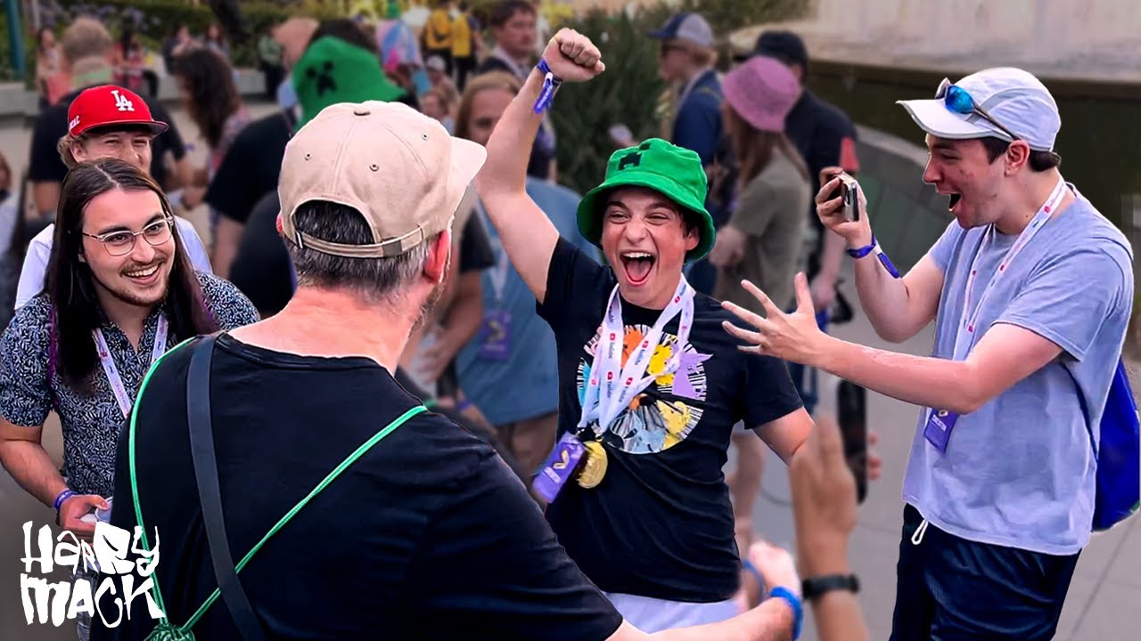 Guarda Bend Them Out of Shape | Harry Mack Freestyle (Guerrilla Bars 56 at VidCon) su YouTube Guarda Bend Them Out of Shape | Harry Mack Freestyle (Guerrilla Bars 56 at VidCon) su YouTube