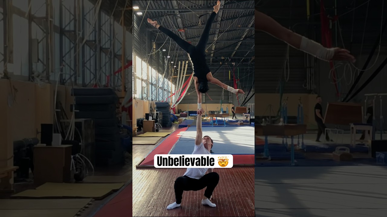 Акробаты демонстрируют абсолютное доверие и командную работу! 🤯