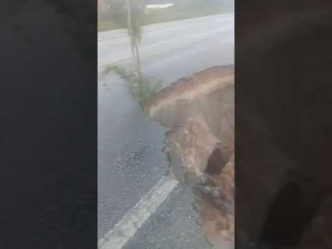 Cratera se abre em trecho da BR-402 que liga Barreirinhas a São Luís