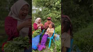 PISANG DI MAKAN NANGIS