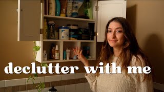 EXTREME declutter of my bathroom + skincare products || my minimalism journey