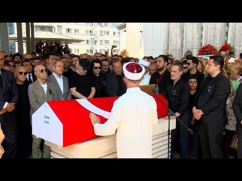 Sanatçı Özkan Uğur son yolculuğuna uğurlandı! Binlerce hayranı cenaze törenine akın etti