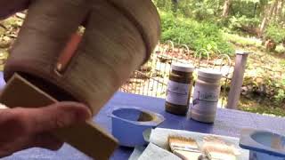 Part 2 of 2: Aging a Terra Cotta Pot Using Soap