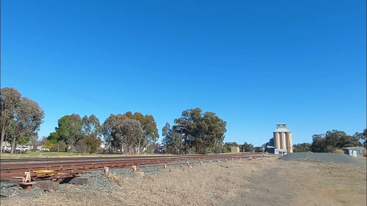 Northbound XPT at Uranquinty, NSW. *** HORN*** YouTube