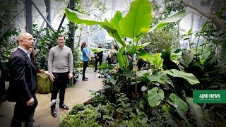 Striking Amazon ‘Spheres’ landmark opens in downtown Seattle