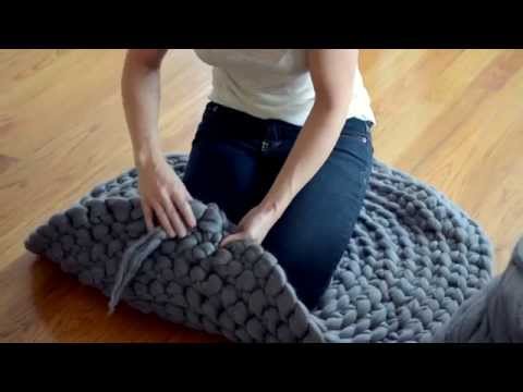 DIY No Sew Hand Crochet Rug Without Hook (Video)