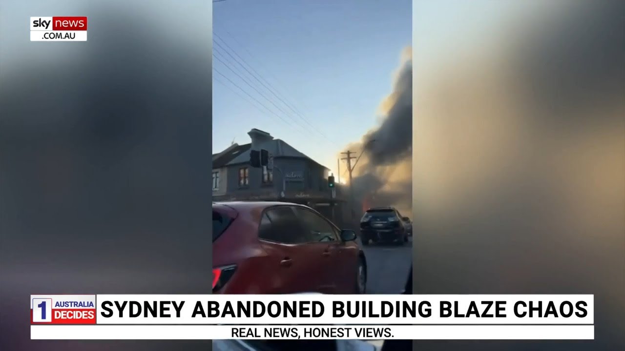 Blaze erupts in abandoned Sydney building