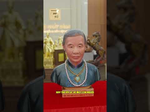 Nhìn pho tượng truyền thần sau khi vẽ phấn diện, các bác chấm giống được mấy điểm?