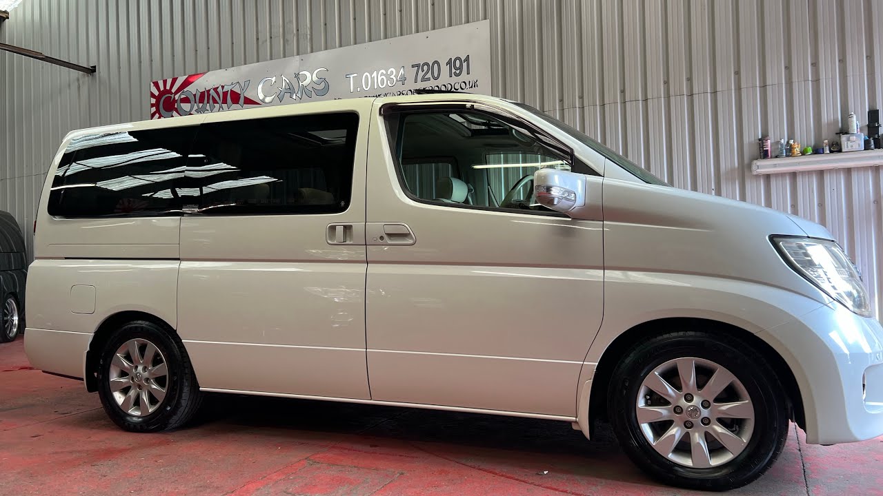 Series 3 Nissan Elgrand 3.5 V6 X.L Four Wheel Drive, Twin Sunroofs