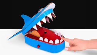 段ボールでサメの歯医者さんのおもちゃを作る方法