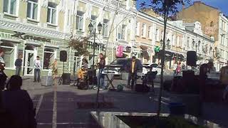 21.09.2013г.-Владивосток.уличные музыканты.---MOV06668