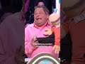 Un ventriloque sur le plateau !