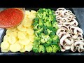 Einfach Brokkoli mit Champignons und Kartoffeln mischen! Schnelles und gesundes Abendessenrezept.