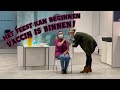 Feest Pharma - Het Feest Kan Beginnen Vaccin Is Binnen (Lyrics Video)
