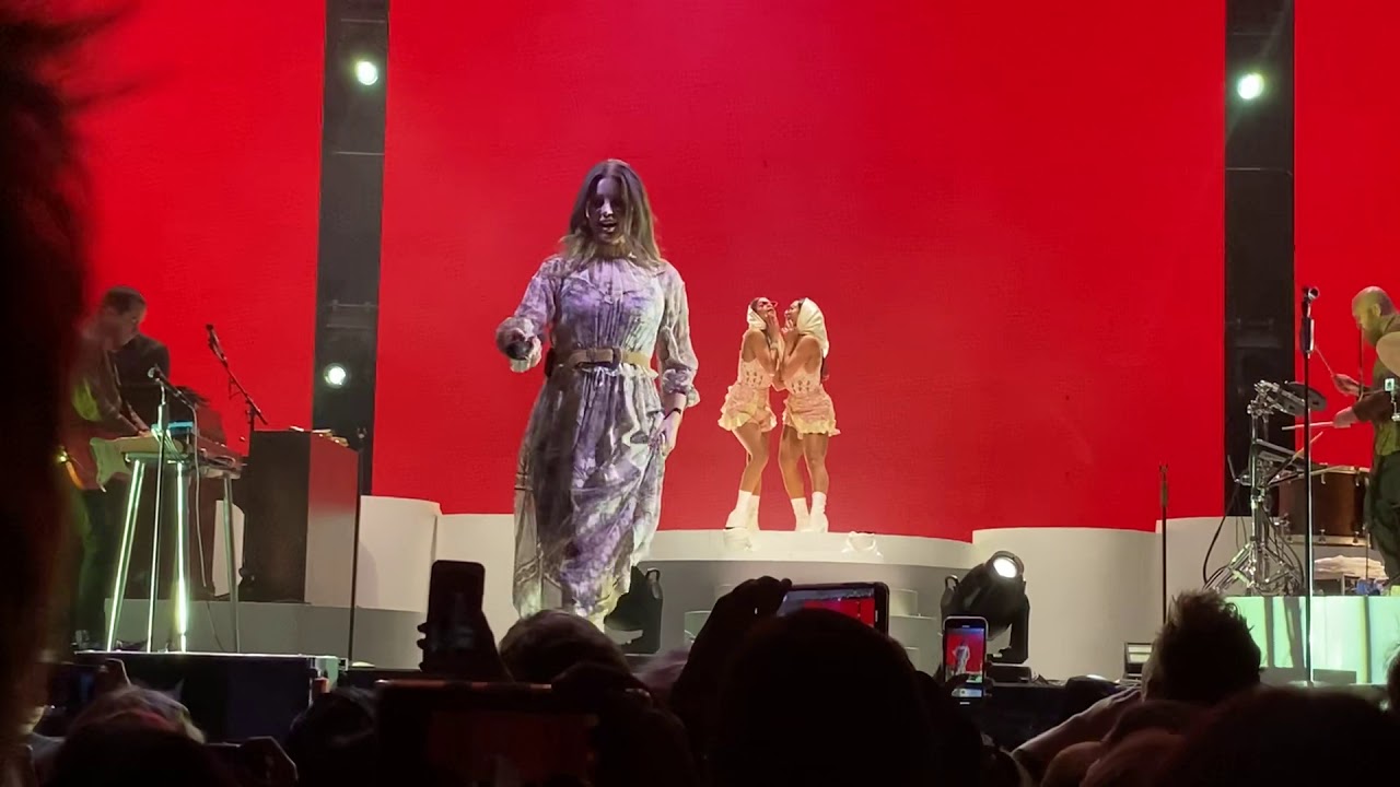 Lana Del Rey NFR! Tour Vancouver “Born to Die”