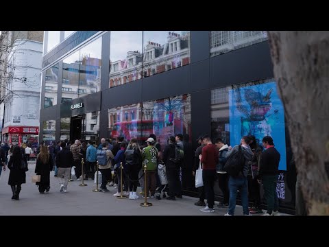 BEEPLE signing event