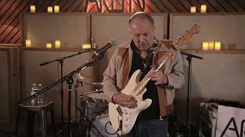 Awesome Jimmie Vaughan video recorded at Arlyn Stu...