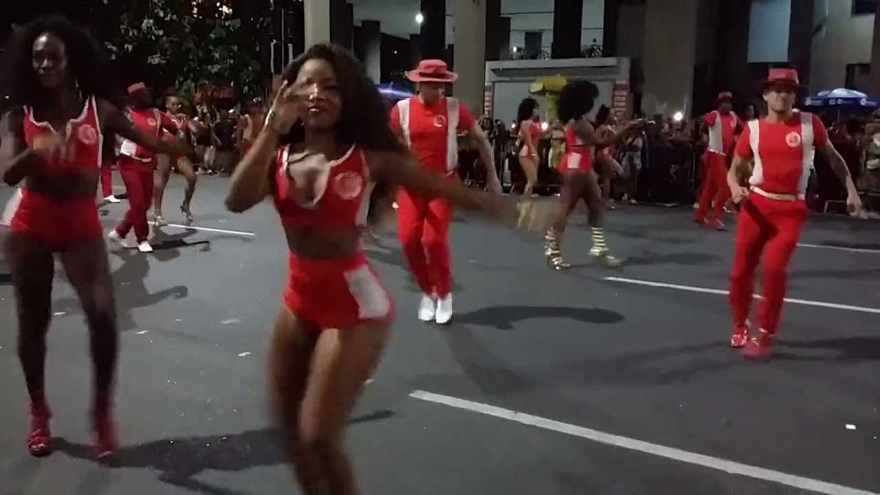 ensaio de rua da Viradouro completo na Amaral Peixoto 2 de fevereiro 2025