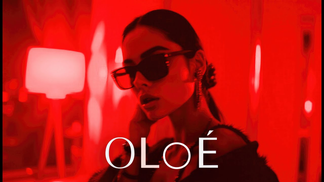 She Walks in Silence... Dark Feminine Dark R&B Playlist | Oloé