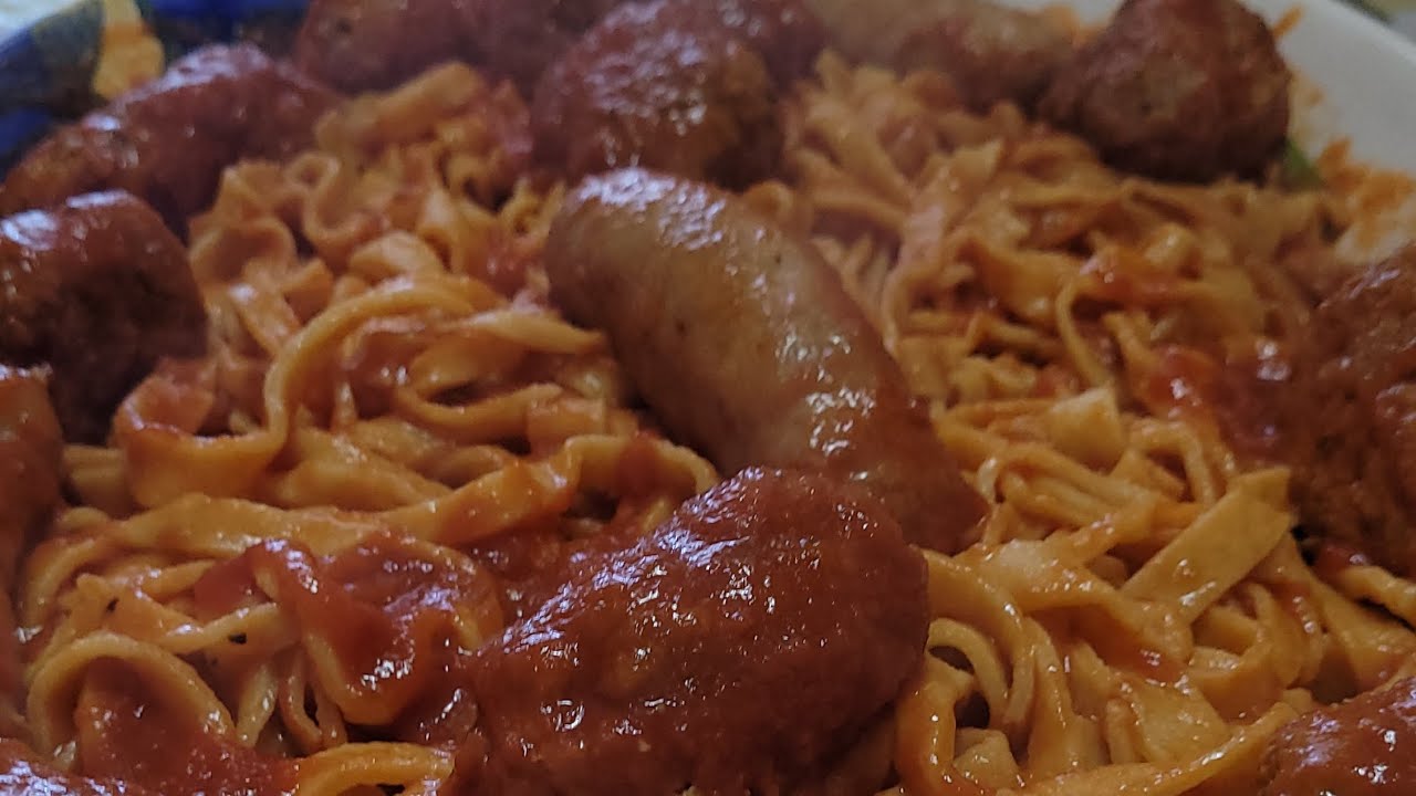 SUGO CON POLPETTE E SALSICCE PER FETTUCCINE CASARECCE un classico tanto amato della cucina Italiana
