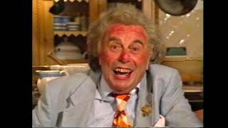 Elle MacPherson introduces Sir Les Patterson (A Royal Celebration, 1998)