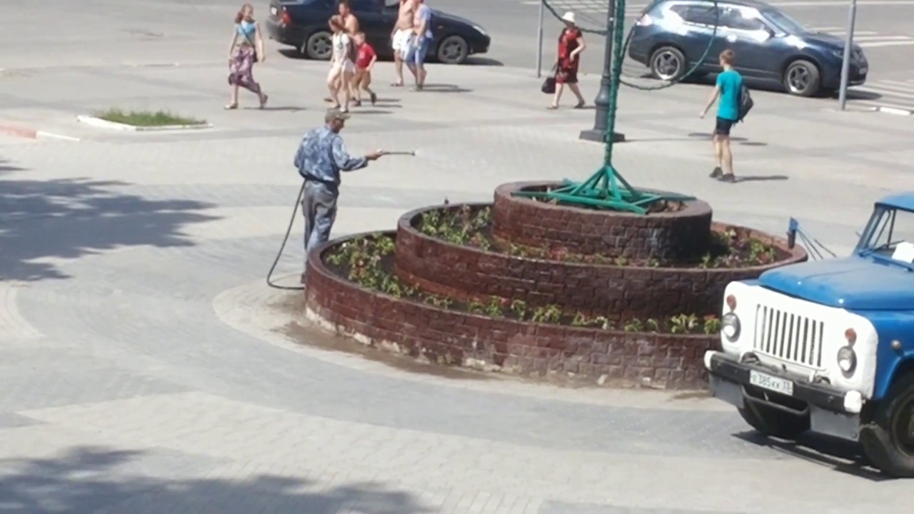 Полив клумбы с цветами - YouTube