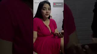 Mahmud  Pakai Outfit Daster Merah