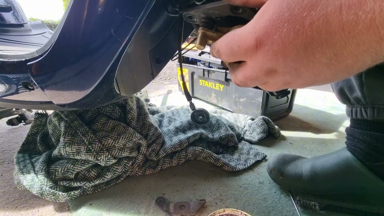 Yamaha Vity 125 Front brake disc and pads replacement