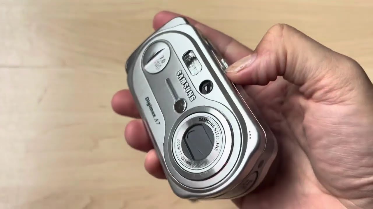Samsung Digimax A7 digital camera 7.0Mpx LCD zoom lens photo