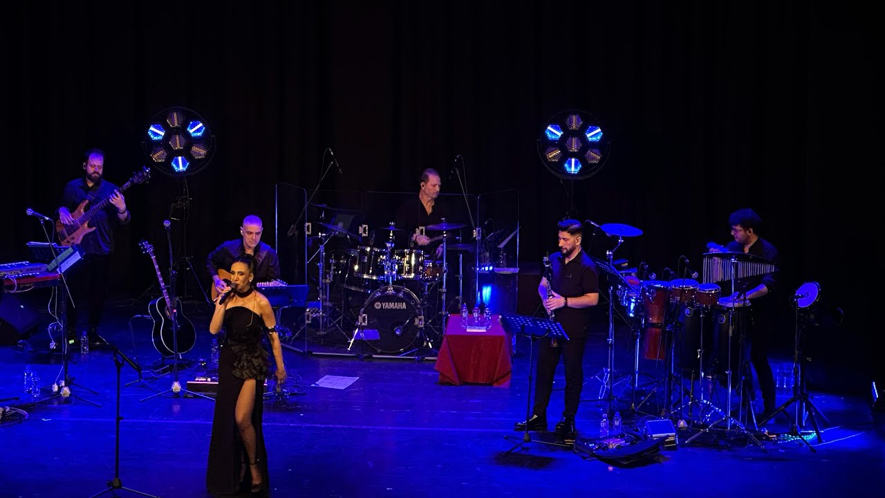 Hayat Mertel - Mor Menekşe (Kozyatağı Kültür Merkezi Konseri - Canlı Performans)